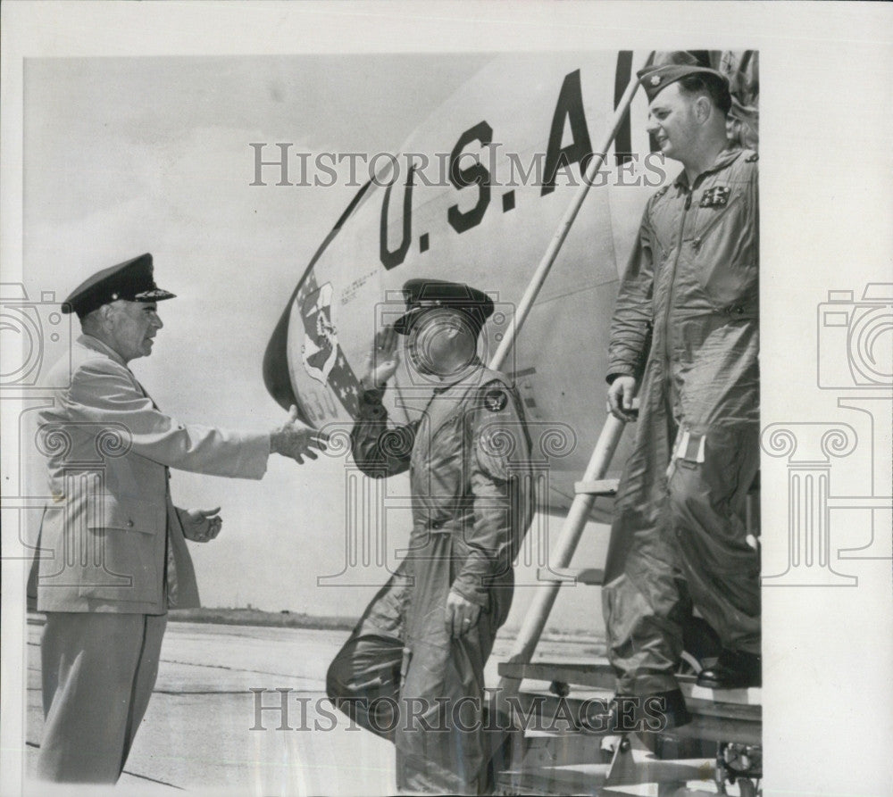 1958 Press Photo Col. Harry Burell Record Breaking Air Force KC135 Jet - Historic Images