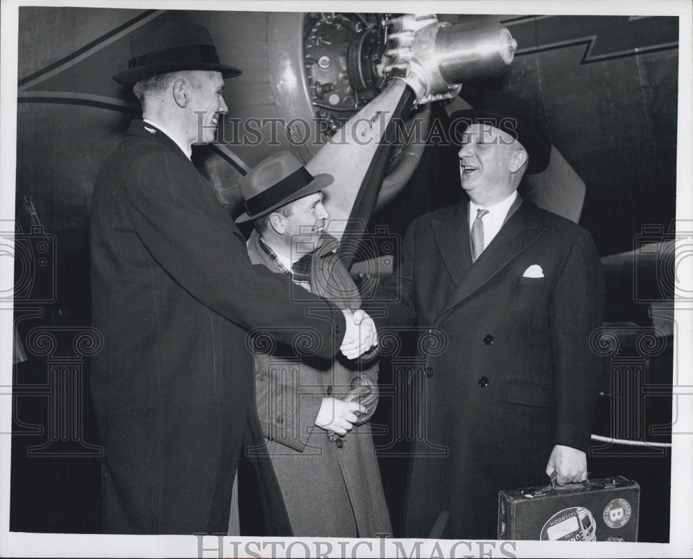 1957 Press Photo Red Cross Fund Chairman HSM Burns Arrives To Speak - Historic Images