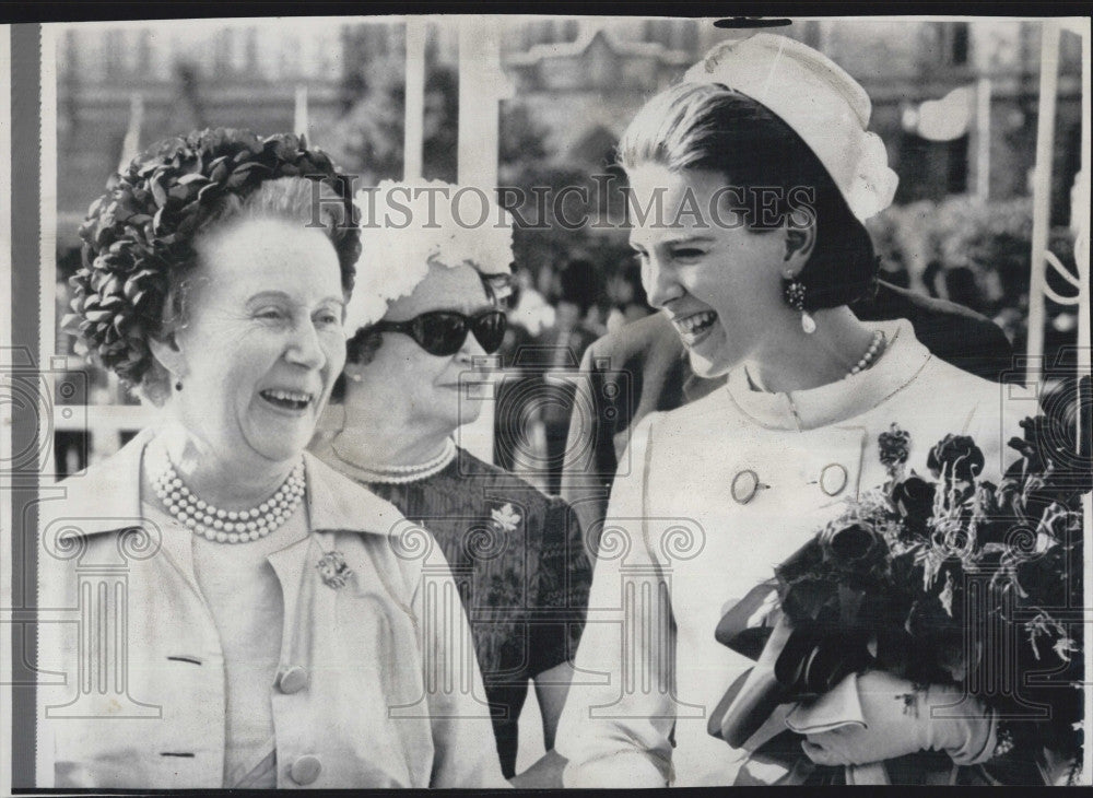 1967 Press Photo Mrs. Rolland Michener Queen Anne-Marie at Parliment Hill - Historic Images