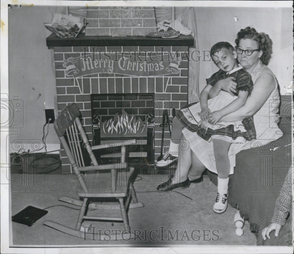 1960 Press Photo Mrs. John Dyer to Lose Foster Daughter, Vickie Sue Michie - Historic Images