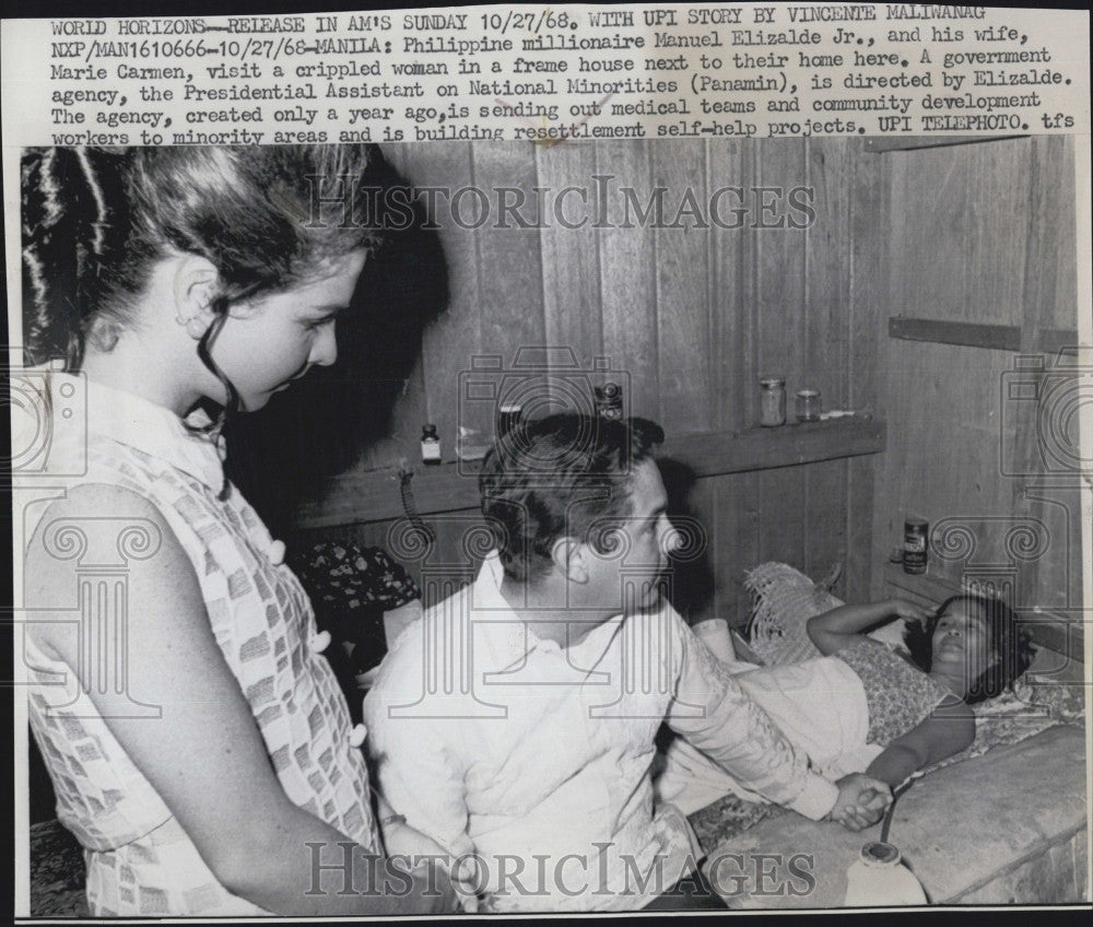 1968 Press Photo Philippine M Elizalde Jr &amp; wife Carmine &amp; a crippled woman - Historic Images