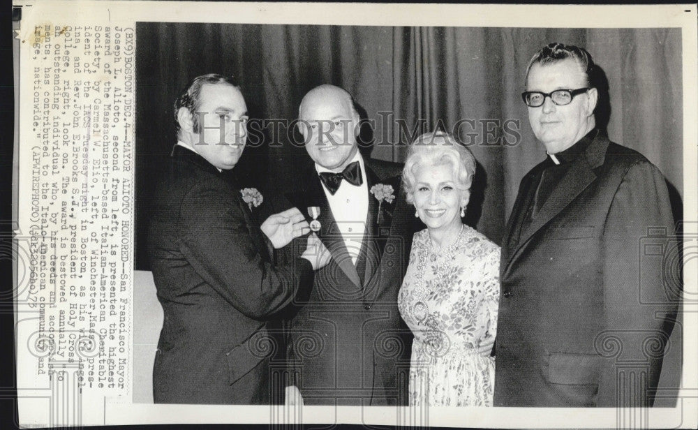 1978 Press Photo Mayor Joseph Alioto being honored. - Historic Images