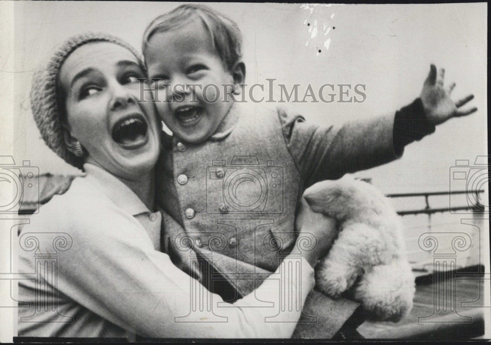 1958 Press Photo Taina Elg and her son. - Historic Images