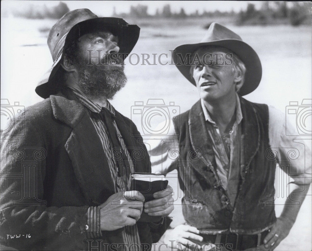 1967 Press Photo Jack Elam &amp; Richard Widmark in &quot;The Way West&quot; - Historic Images