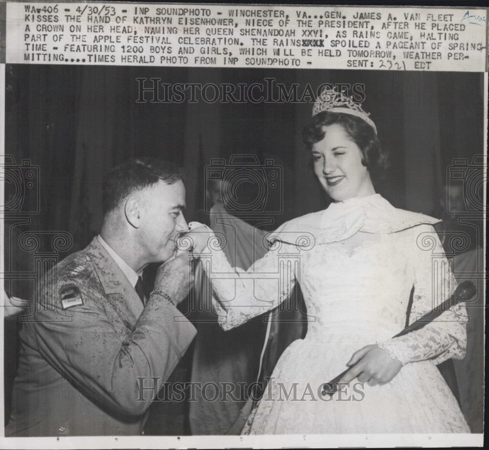 1953 Press Photo General James A. Van Fleet And Kathryn Eisenhower - Historic Images