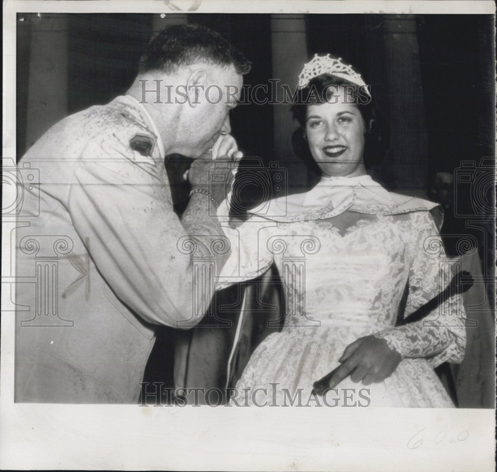 1953 Press Photo Kathyleen Eisenhower and Gen. Fleet. - Historic Images