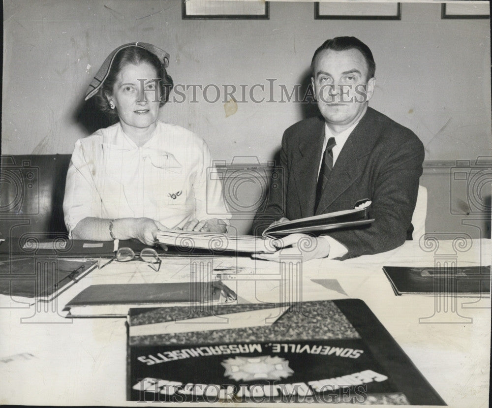 1953 Press Photo Elizabeth A. Stanton And Dr. Leo C. Donahue - Historic Images