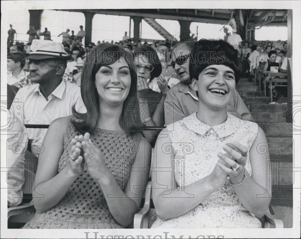 1968 Press Photo Mrs Jerry Stevenson Mrs Al Lyle - Historic Images