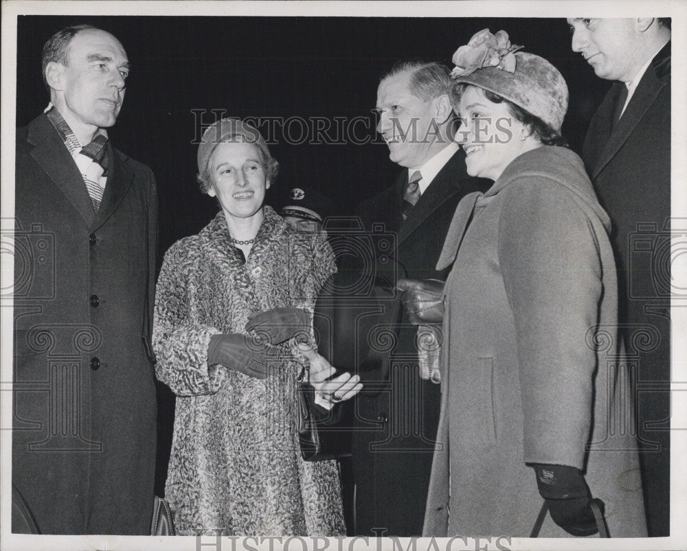 1962 Press Photo Premier Robert L Stanfield  and wife in Nova Scotia - Historic Images