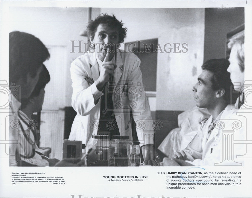 1982 Press Photo Harry Dean Stanton, &quot;Young Doctors in Love&quot; - Historic Images