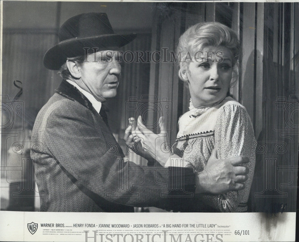 1966 Press Photo Burgess Meredith And Joanne Woodward - Historic Images