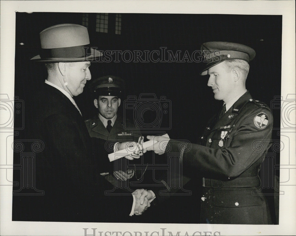 1968 Press Photo Man Receives Document - Historic Images