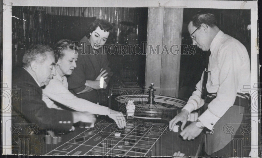 1965 Press Photo Marguerite Pianna, Singer at the Sands Hotel - Historic Images