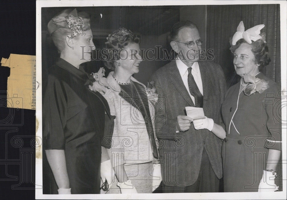 1962 Press Photo Mrs. Samuel Cooper And Mrs. Charles Schlosberg - Historic Images