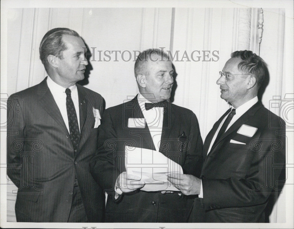 1968 Press Photo Erving Chase Harry Schnibbe Milton Greenblatt At Conference - Historic Images