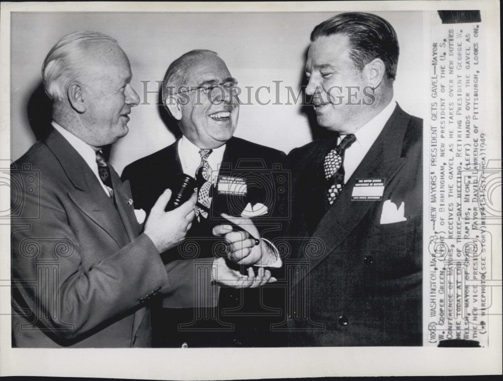 1949 Press Photo New President Of Us Mayors Mayor W. Cooper Green Receives Gavel - Historic Images