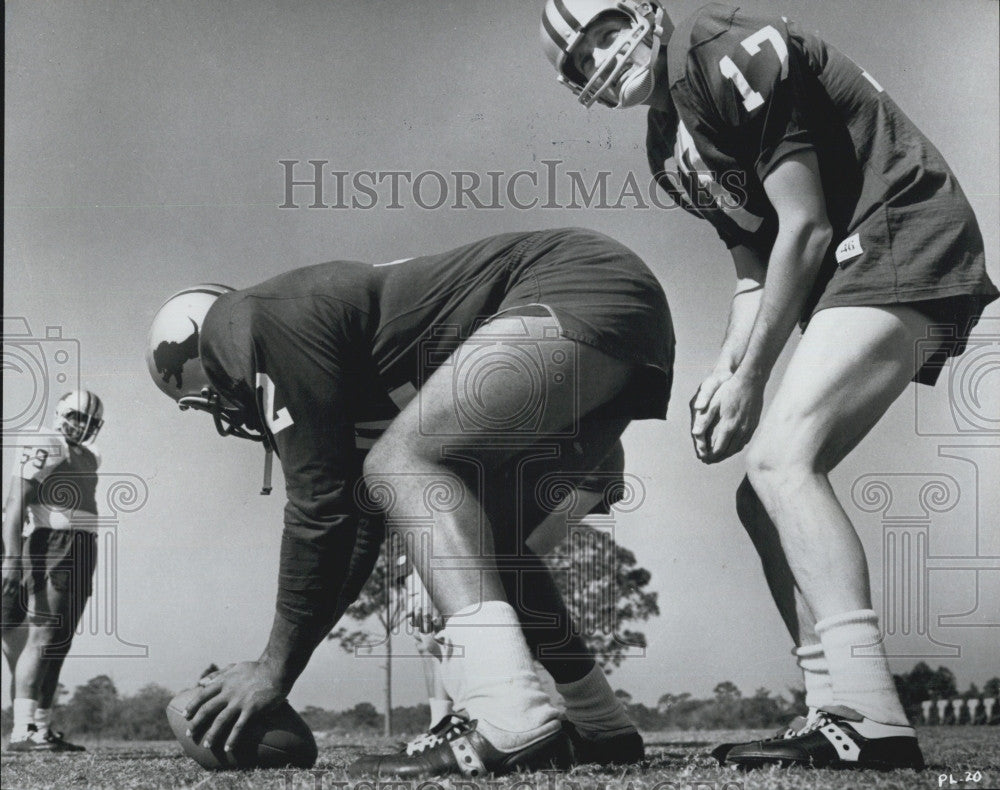 Press Photo  But Plimpton learning to take the snap... - Historic Images