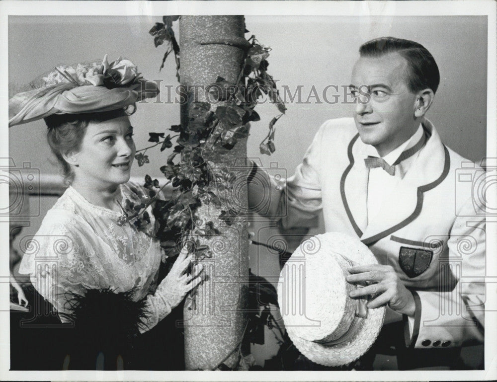 1956 Press Photo Maurice Evans &amp; Joan Greenwood in &quot;Man and Superman&quot; - Historic Images