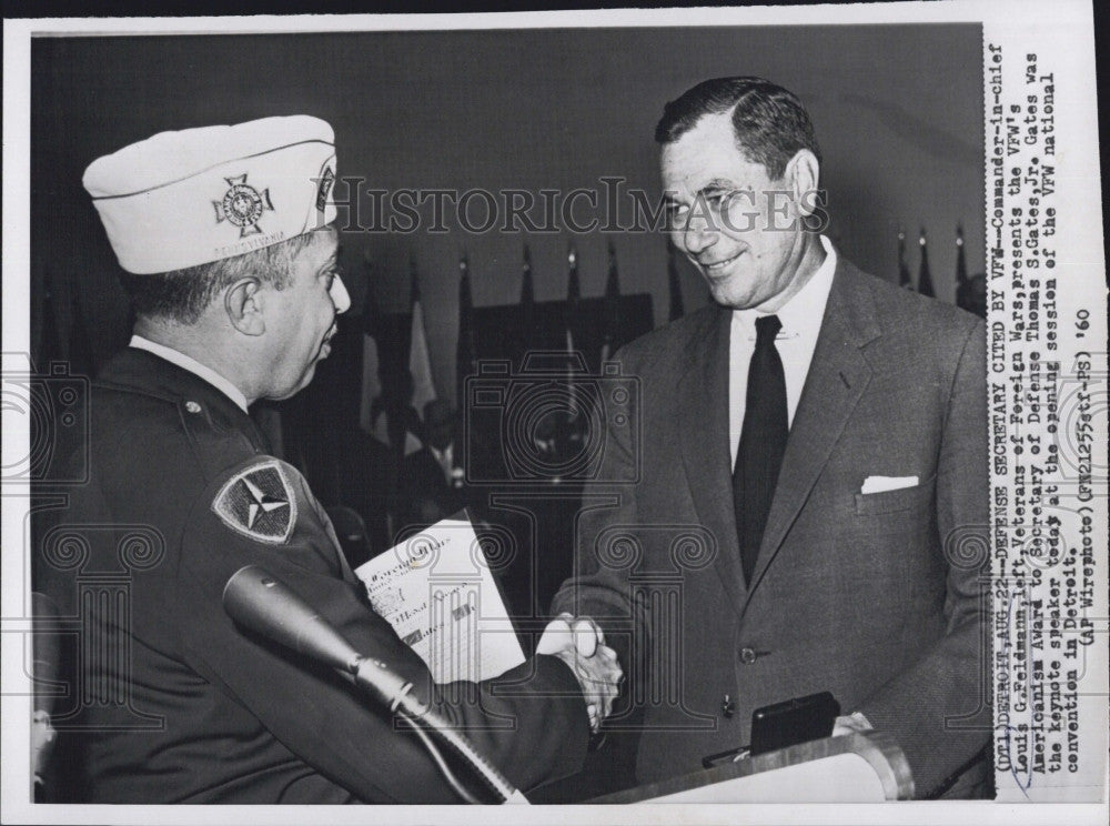 1960 Press Photo Cmmdr In Cheif Louis G Feldmann Americansim Award-Secy Defense - Historic Images