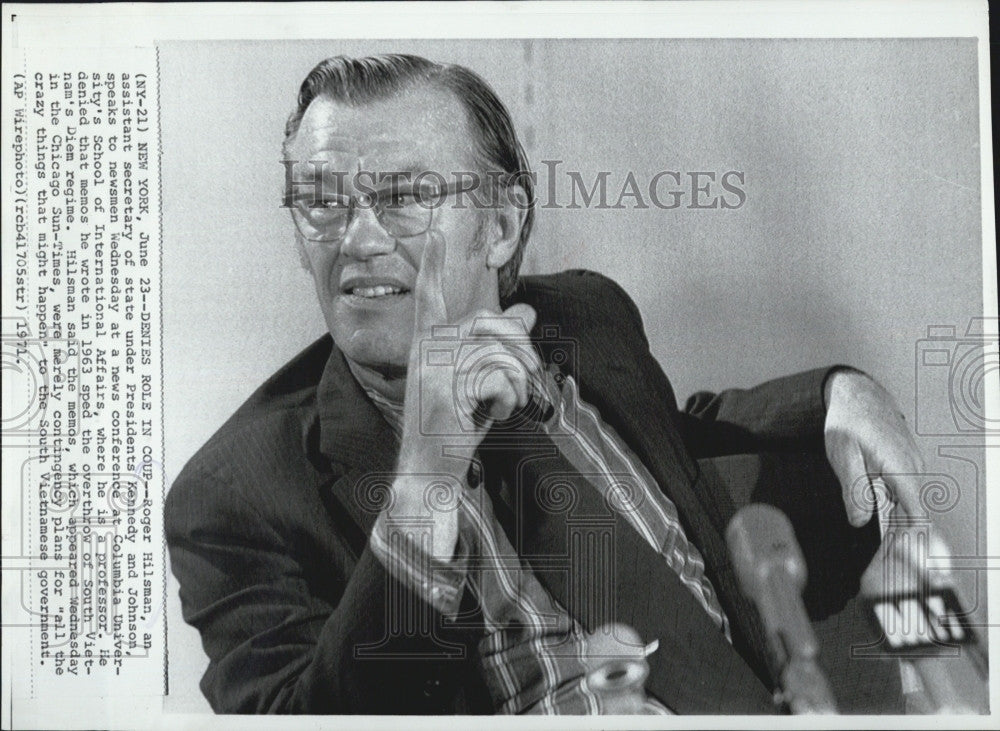 1971 Press Photo Roger Hilsman, asst sec of state under JFK &amp; Johnson - Historic Images