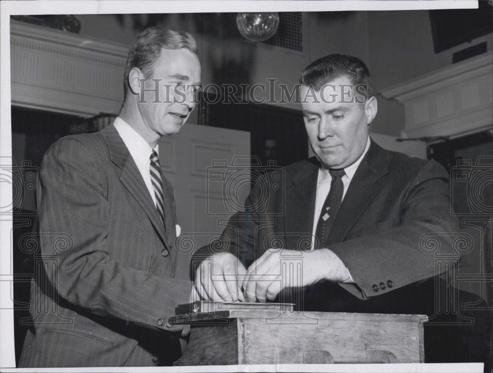 1957 Press Photo Christian Herter Jr &amp; Mass Sgt AW O&#39;Leary - Historic Images