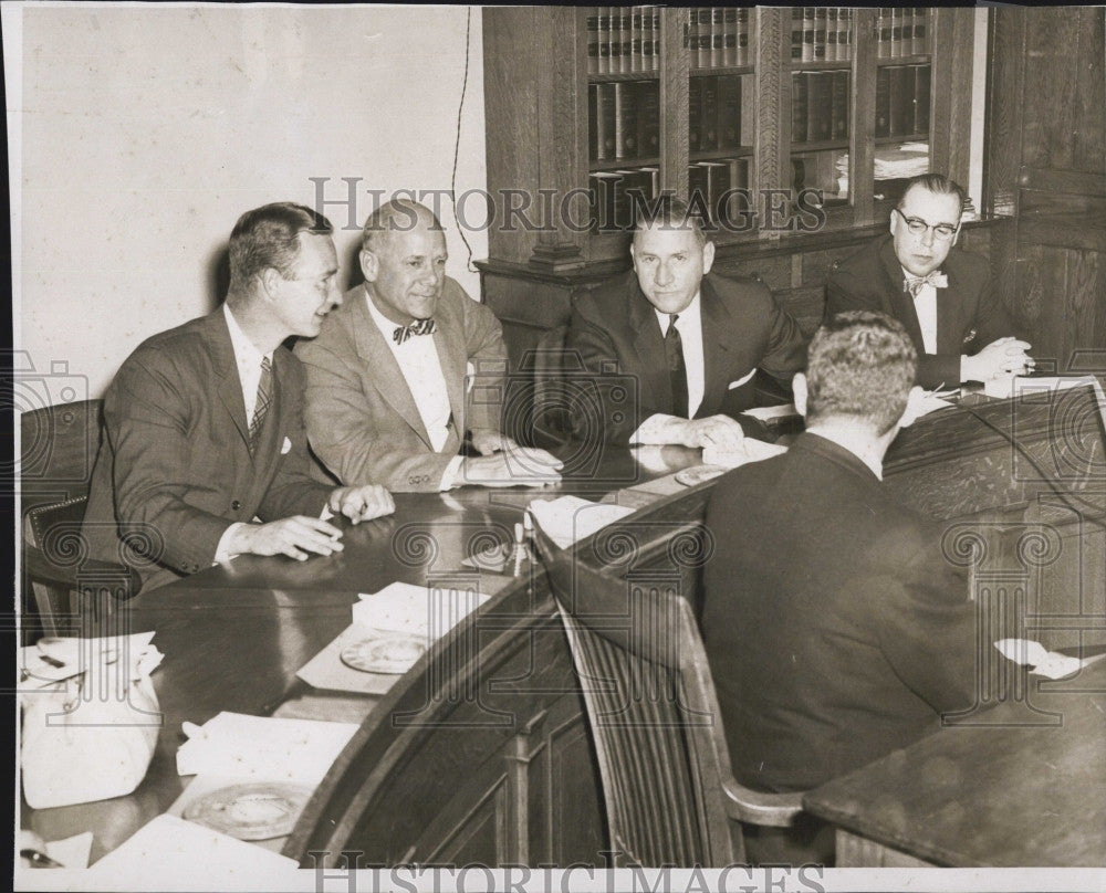 1957 Press Photo Ouster Hearing Of Matthew Collins Of Milk Control Board - Historic Images