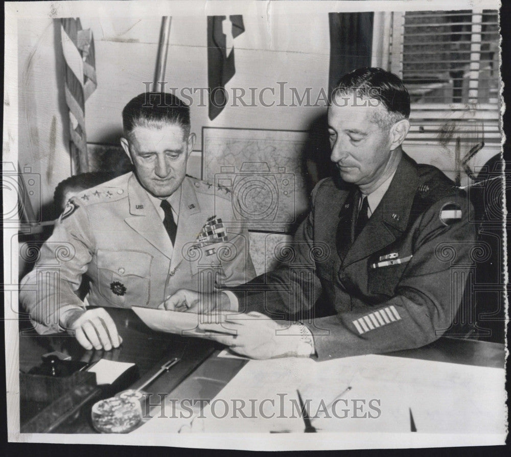 1952 Press Photo Lt Gen JohnR Hodge &amp; Gen Mark W Clark - Historic Images