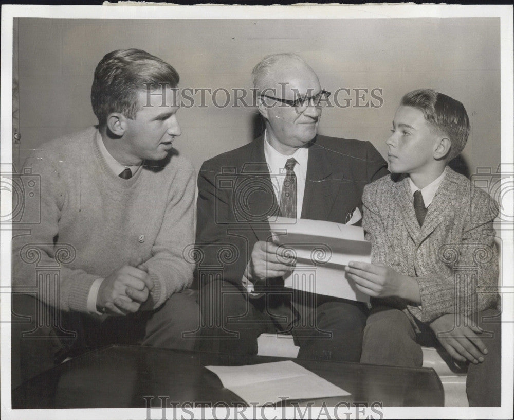 1958 Press Photo David Hodgson, Boston U  student, Dean M Brodshaug &amp; P Hoffman - Historic Images