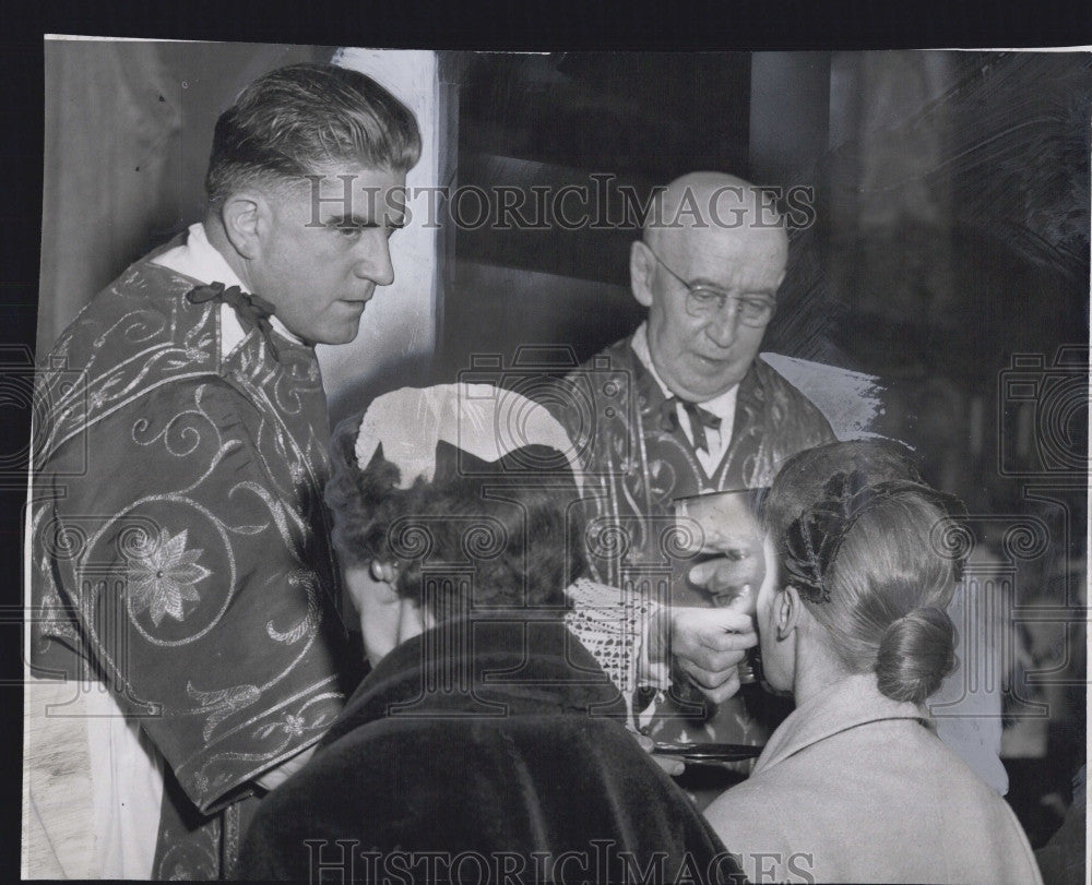 1956 Press Photo Rev. Charles Murphy and Monsignor Augustine Hickey - Historic Images