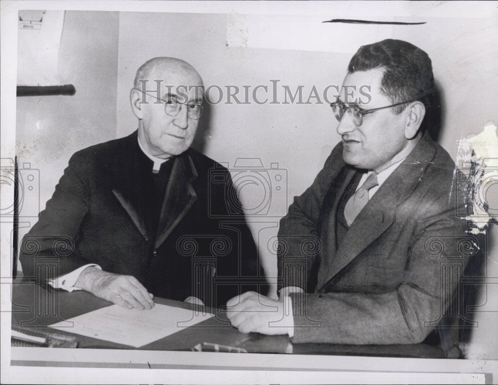 1954 Press Photo Monsignor Augustine Hickey Rabbi Leo Ginsburg - Historic Images