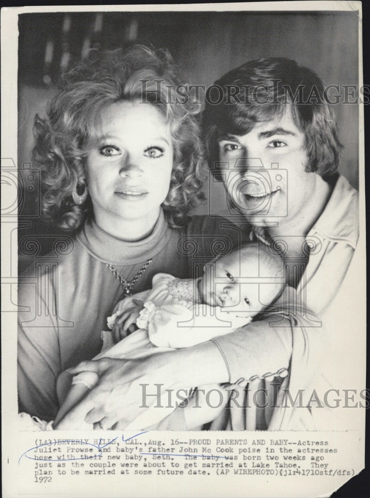 1972 Press Photo Actress Juliet Prowse and her new baby&#39;s father John McCook - Historic Images