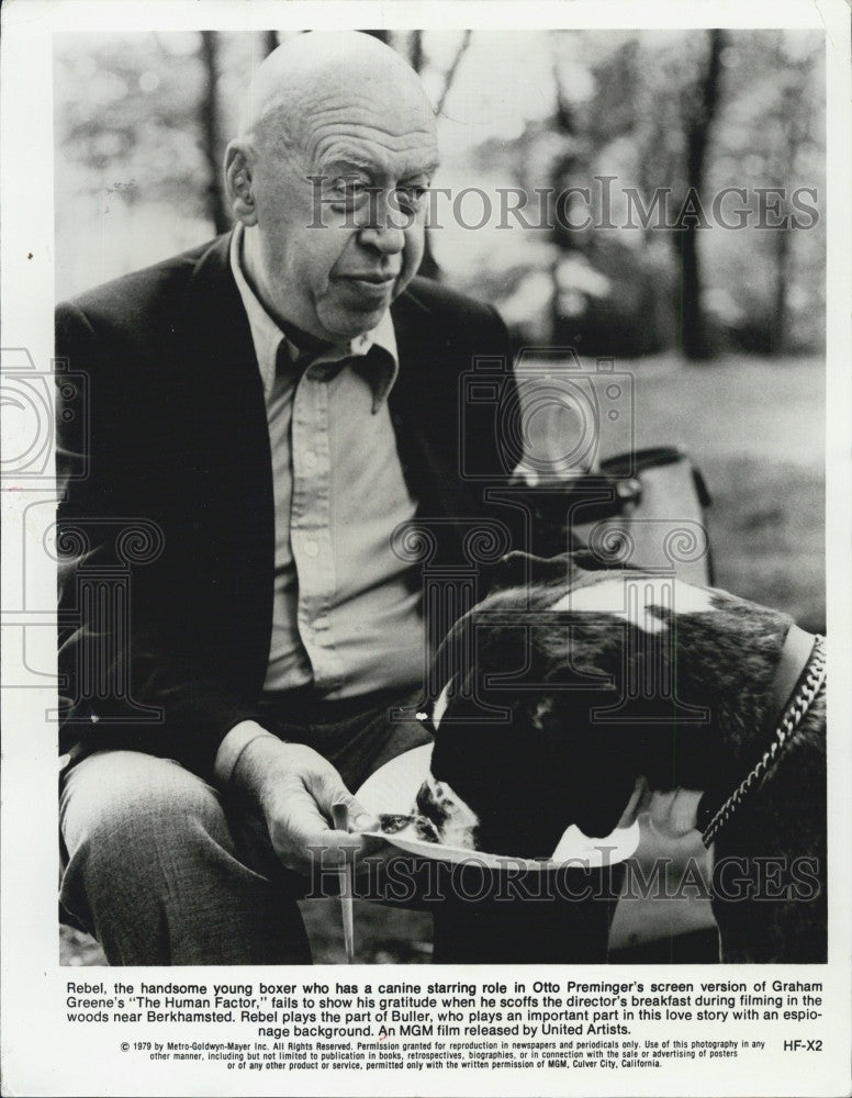 1980 Press Photo Director Otto Preminger with canine dog. - Historic Images