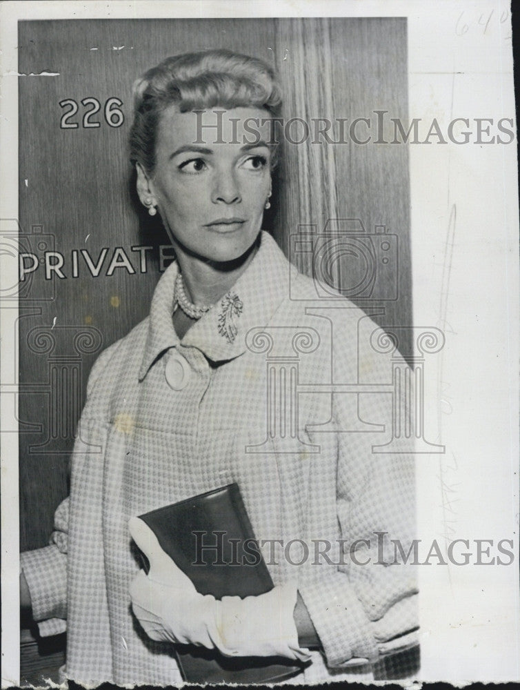 1959 Press Photo Mrs. Mary Gardner Preminger enters court - Historic Images