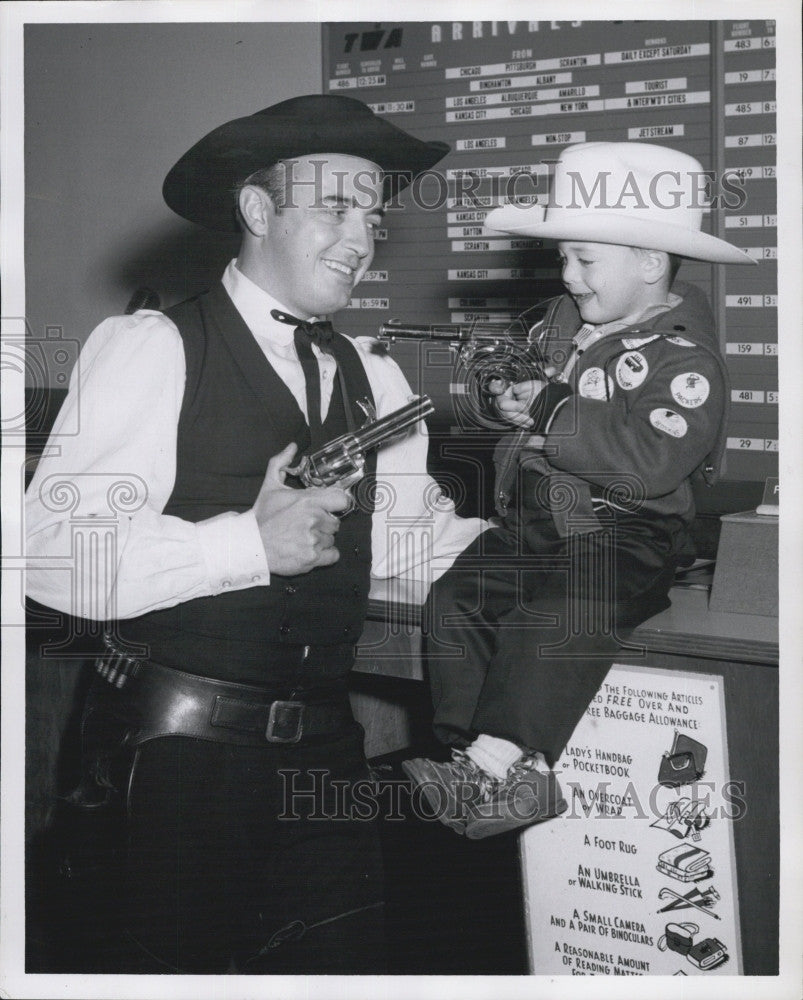 1958 Press Photo Actor Joe Borie and Alec Zeuli. - Historic Images