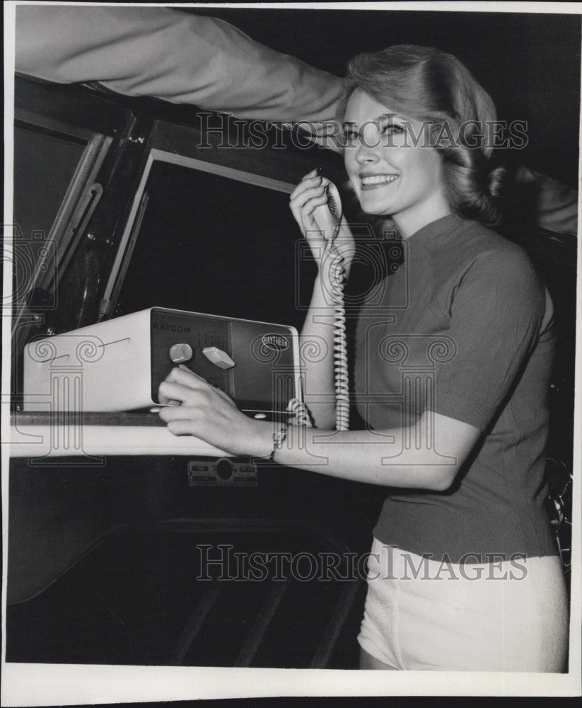 1961 Press Photo Radio checked by Chris Noel, Armed Forces Disc Jockey - Historic Images