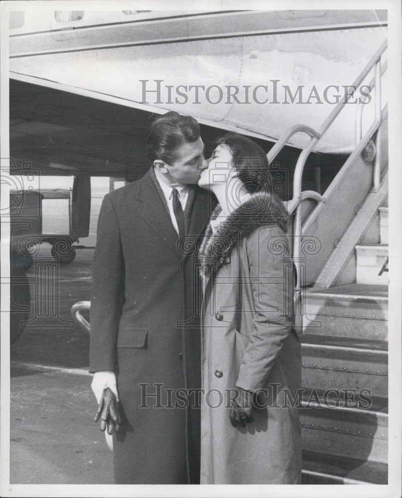 1959 Press Photo  Engaged Patricia Quinn &amp; Singer Tommy Leonetti - Historic Images