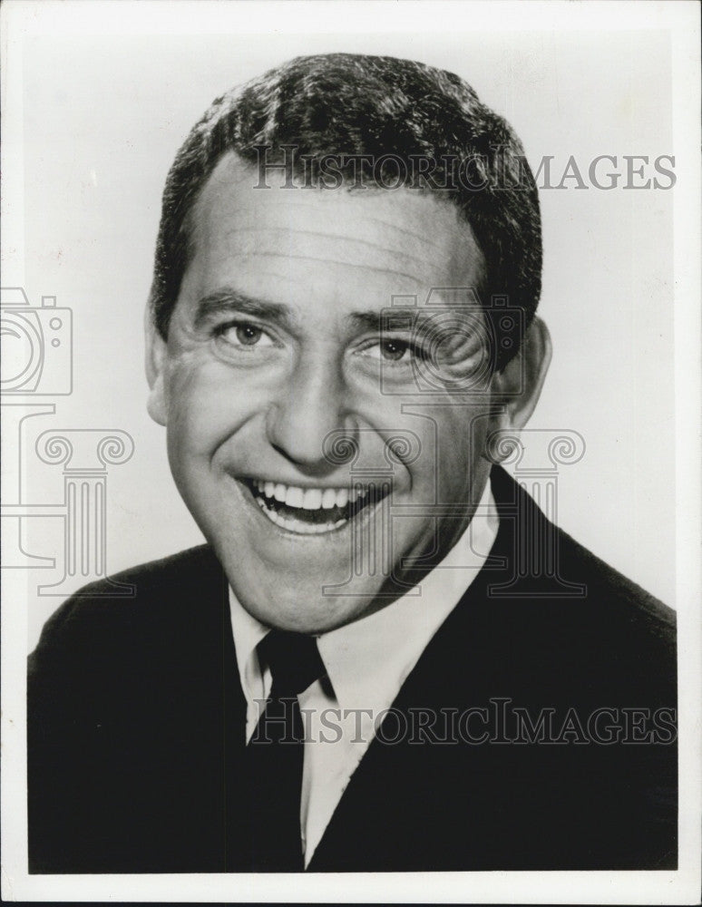 1967 Press Photo A Man in Coat and Tie - Historic Images