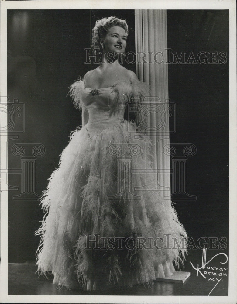 1950 Press Photo Singer Soprano Clothilde Sole - Historic Images