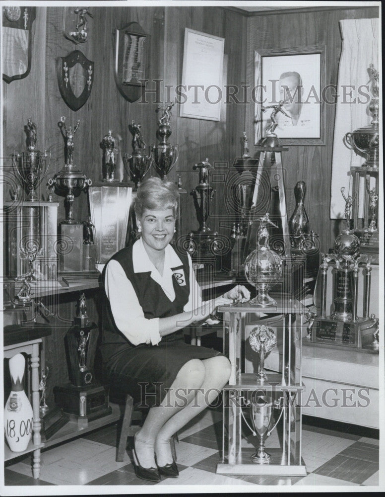 1954 Press Photo Brunswick Star Bowler LaVerne Carter - Historic Images