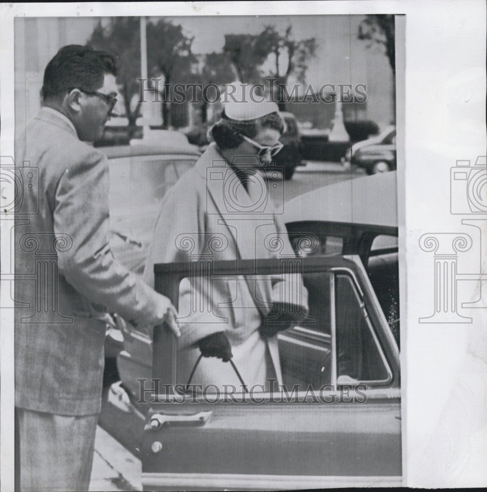 1957 Press Photo Betty Jean Schwartz Divorces Husband - Historic Images