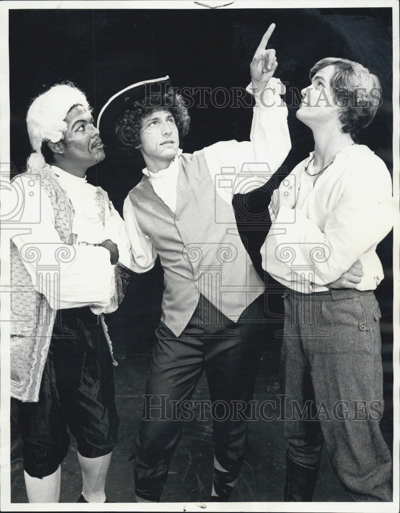 1975 Press Photo Roger Williams,Mark Schwartz &amp; John Dukakis in &quot;YoungCountry&quot; - Historic Images