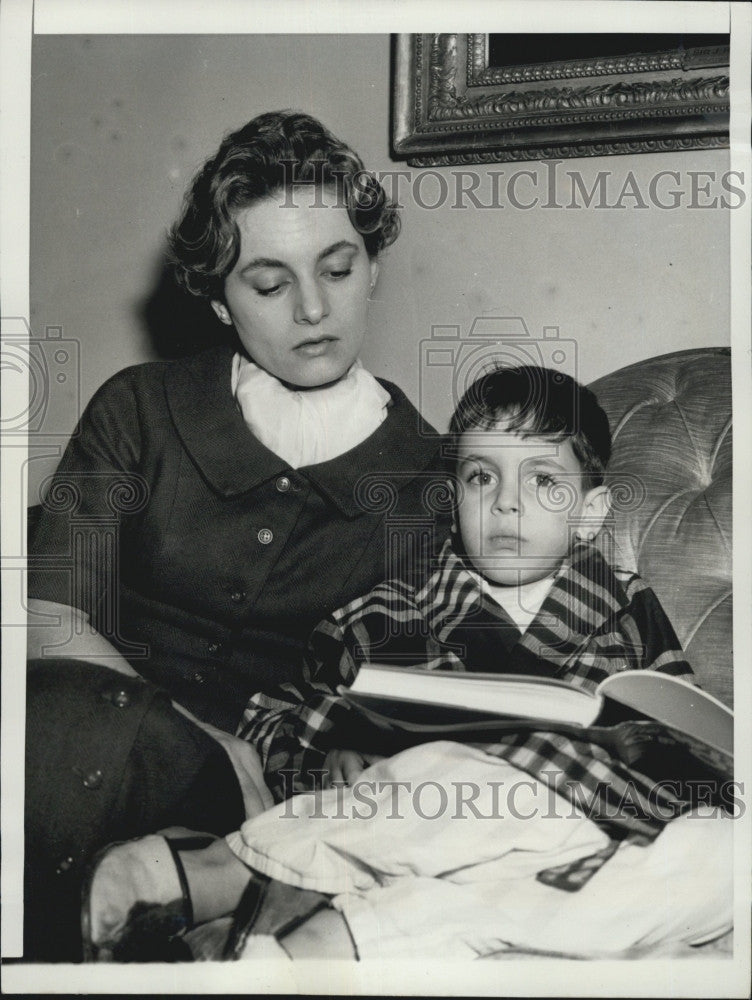 1958 Press Photo Mrs Aleen Haas Schwartz and son Brian - Historic Images