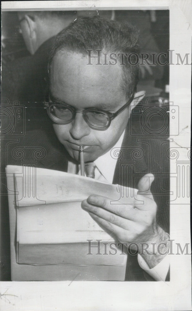 1958 Press Photo Bernard Schwartz,ousted counsel of House sub comm. - Historic Images