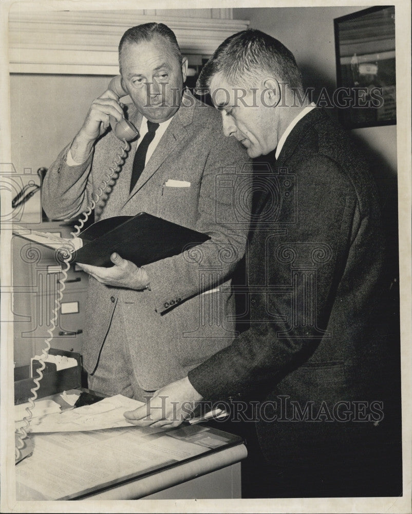 1960 Press Photo Sheriff George Sampson &amp; Atty Elmer Bourque - Historic Images