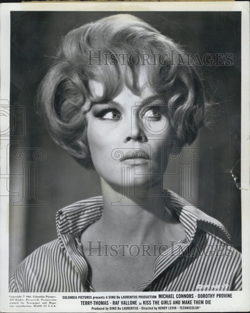 1967 Press Photo Dorothy Provine in scene from &quot;Kiss the Girls and Make Them Die - Historic Images