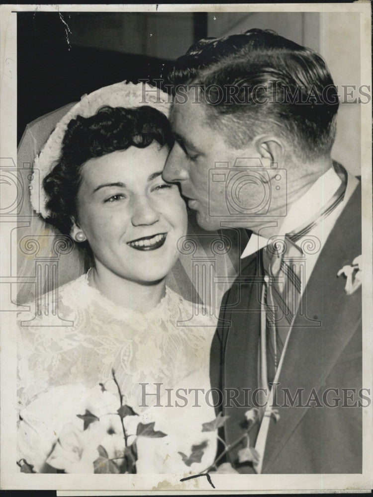 1950 Press Photo Police Officers Mr. and Mrs. Daniel J. Desmond at their wedding - Historic Images