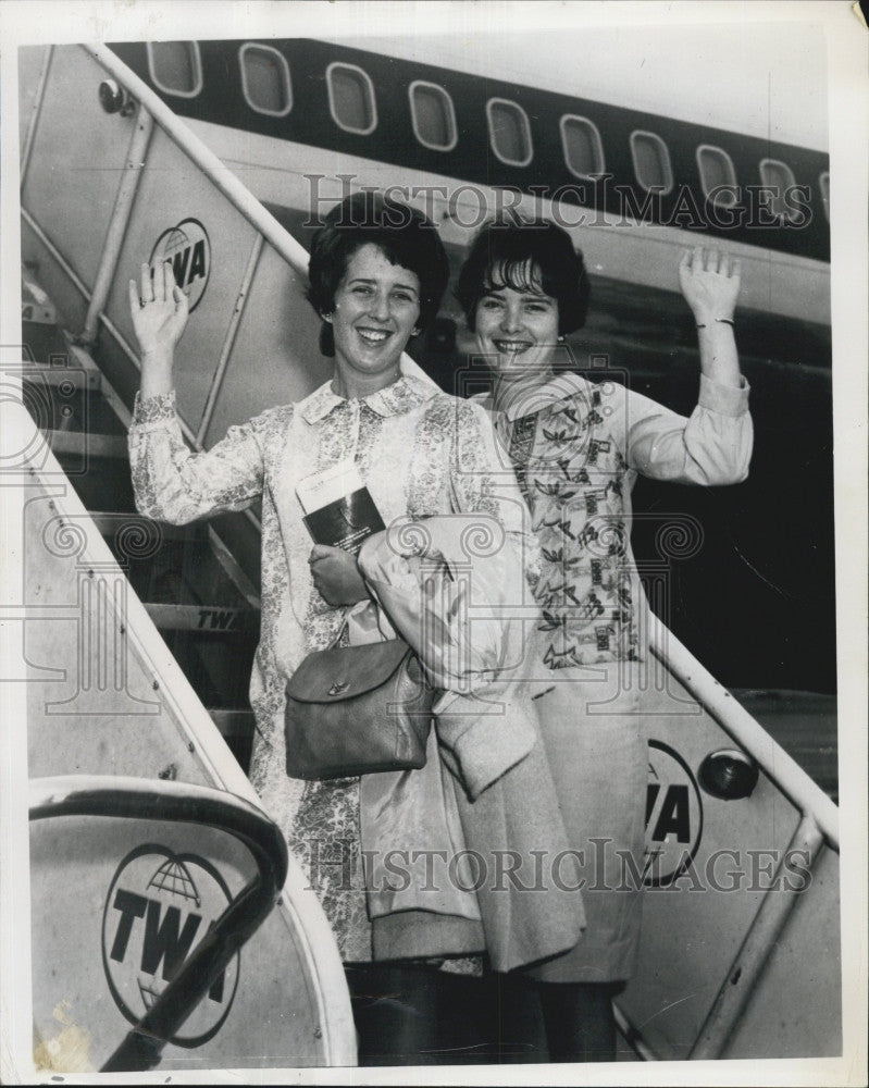 1965 Press Photo Dorothy A Devlin &amp; Carol A Bocholtz - Historic Images