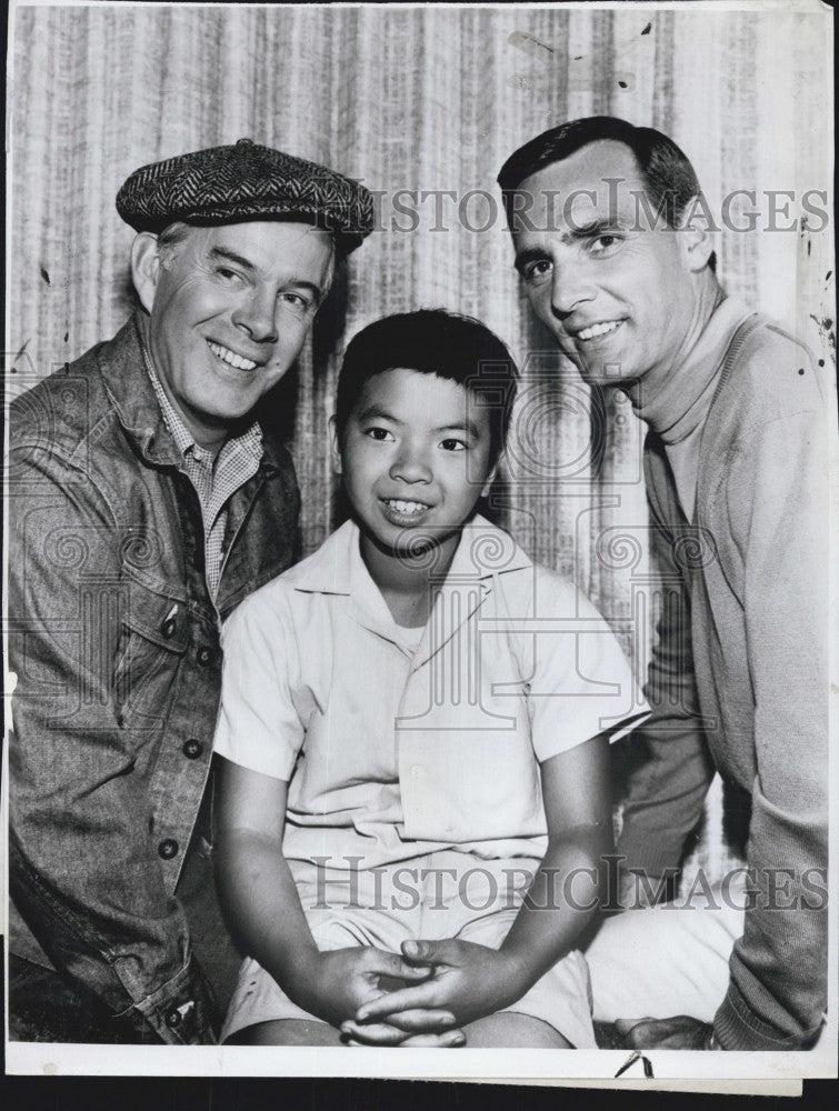 1964 Press Photo Dennis Weaver Harry Morgan Ricky Der Actors KENTUCKY JONES - Historic Images