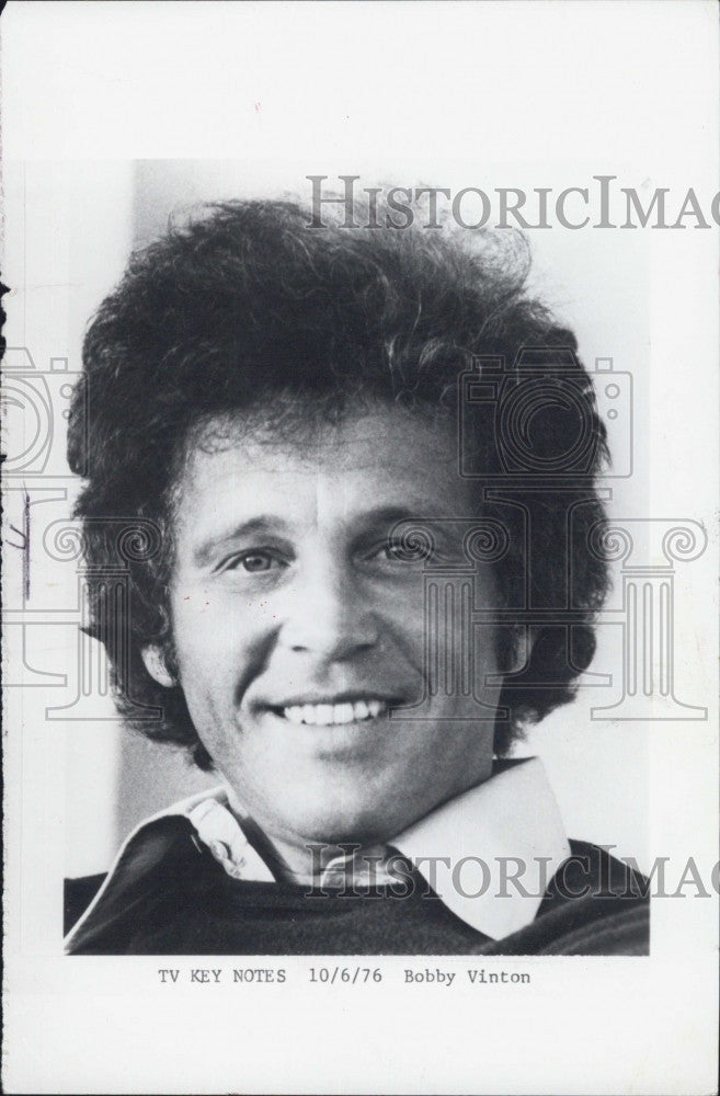 1976 Press Photo Photo Singer, Bobby Vinton on stage - Historic Images