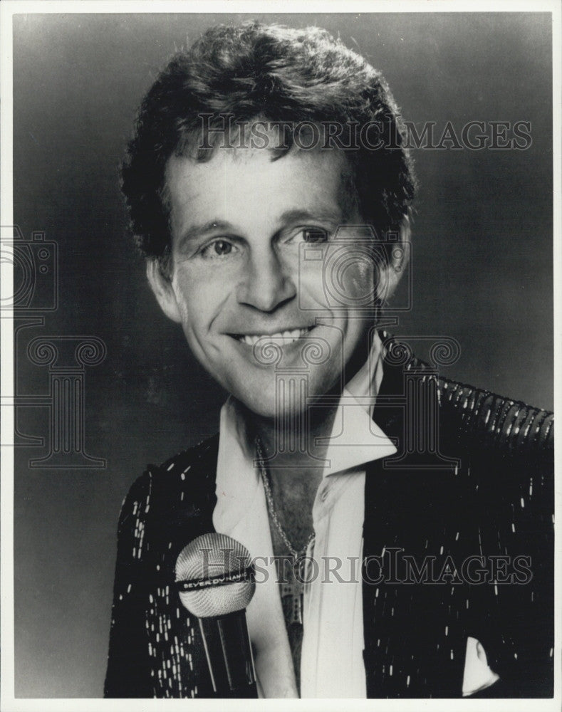 1976 Press Photo Photo Singer, Bobby Vinton on stage - Historic Images